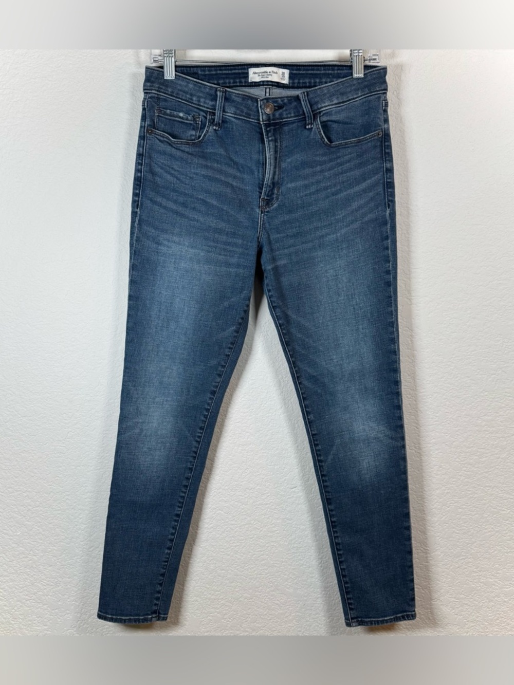 Abercrombie & Fitch Super Skinny Stretch Mid-Rise Medium Wash Jeans Size 30/10S